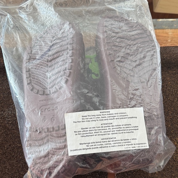 NWT Plush Lined Burgundy Clogs - Picture 7 of 9